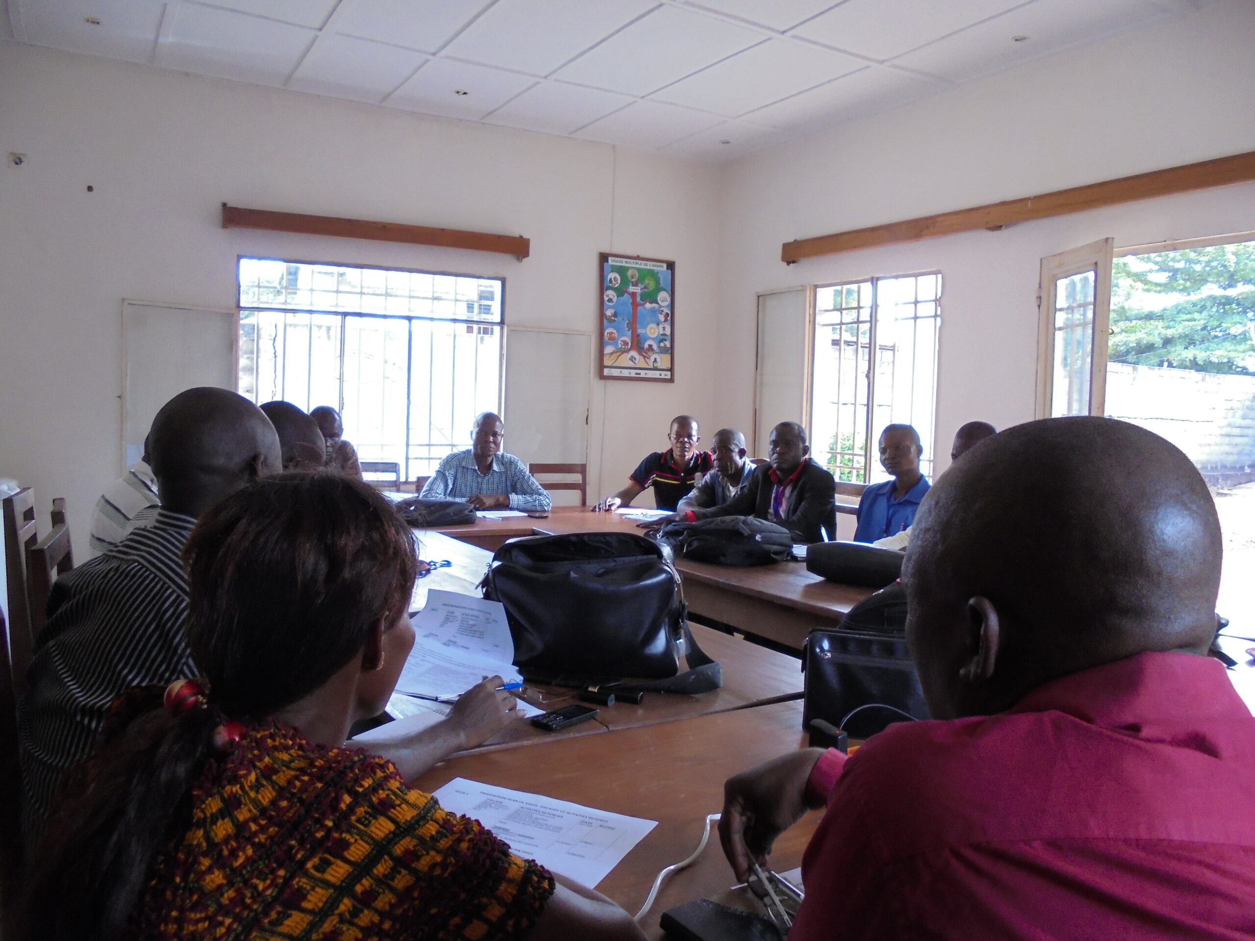 Garantir les droits fonciers collectifs et gérer les dynamiques des conflits sur les terres ancestrales en RDC — Appui RRI / CLARIFI / Groupe Interlaken